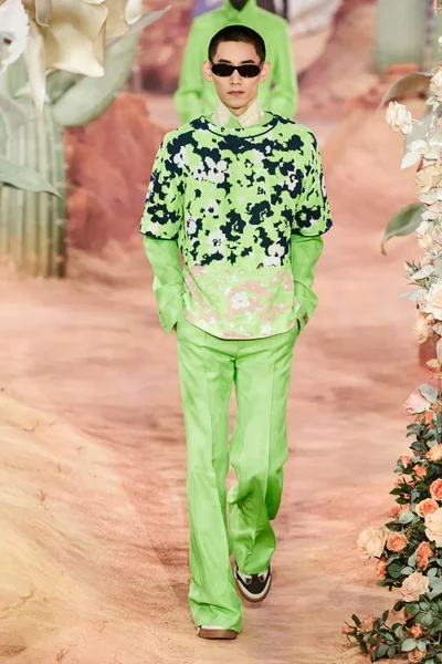 Look 24
